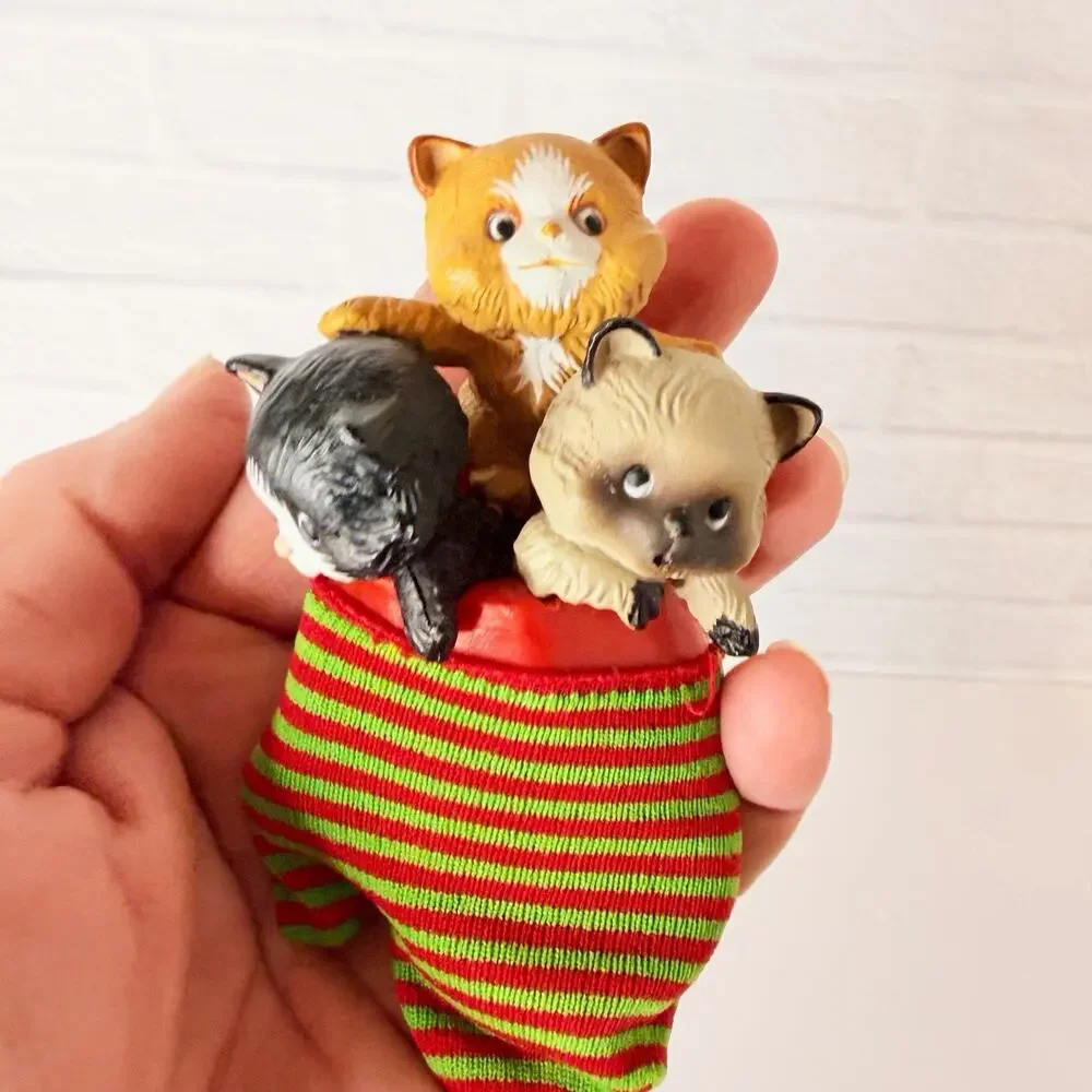 Vintage Hallmark Ornament 3 Kittens in Mitten Christmas 1984 Nursery Rhyme